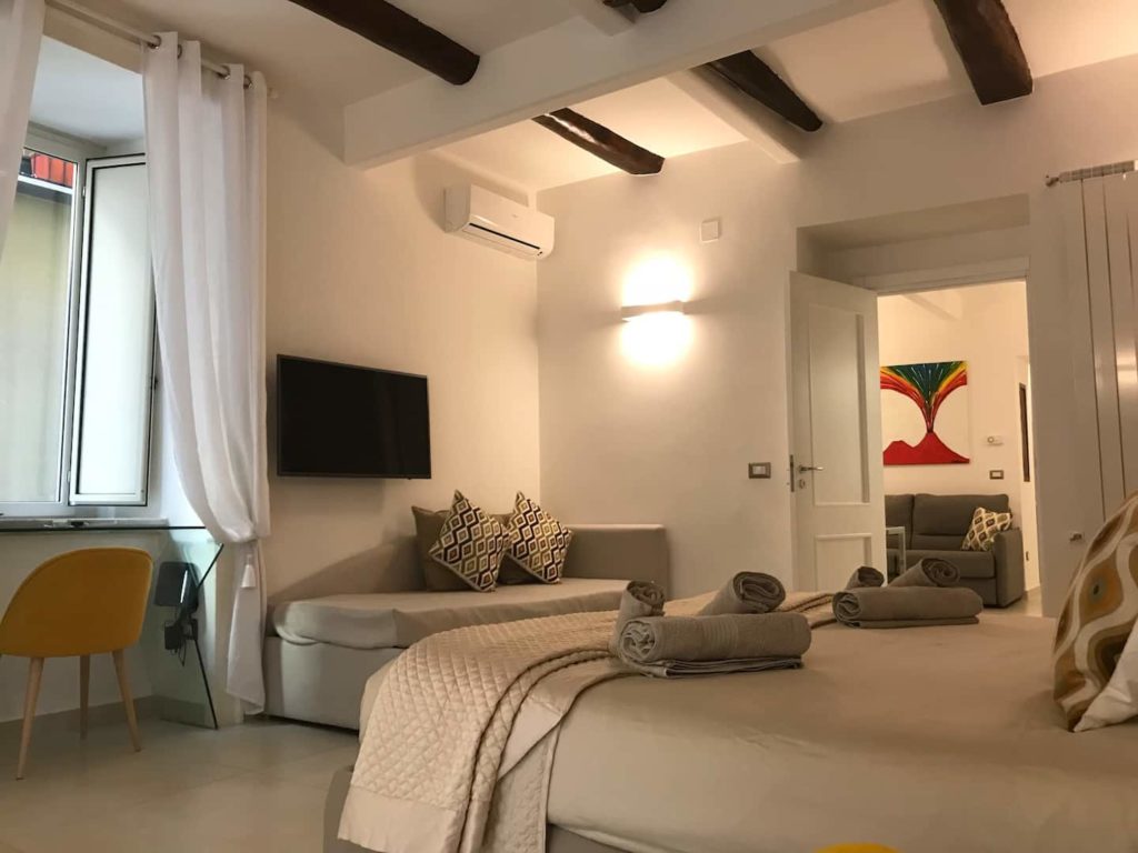 Airbnb à Naples : Location d'appartement dans le centre.
