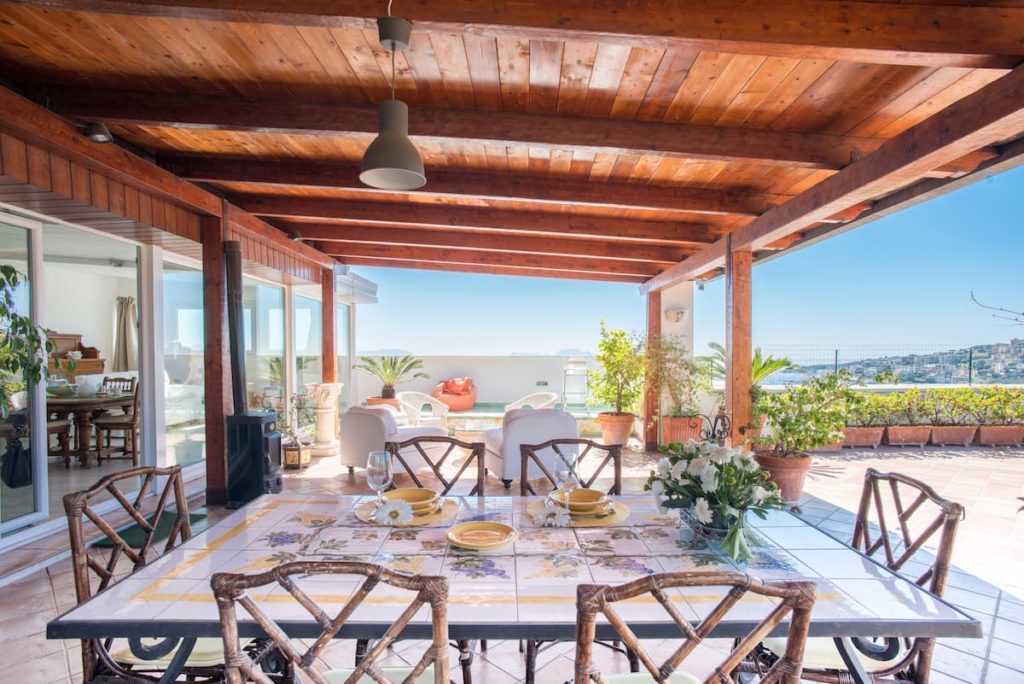 Airbnb à Naples : Appartement avec une terrasse immense.