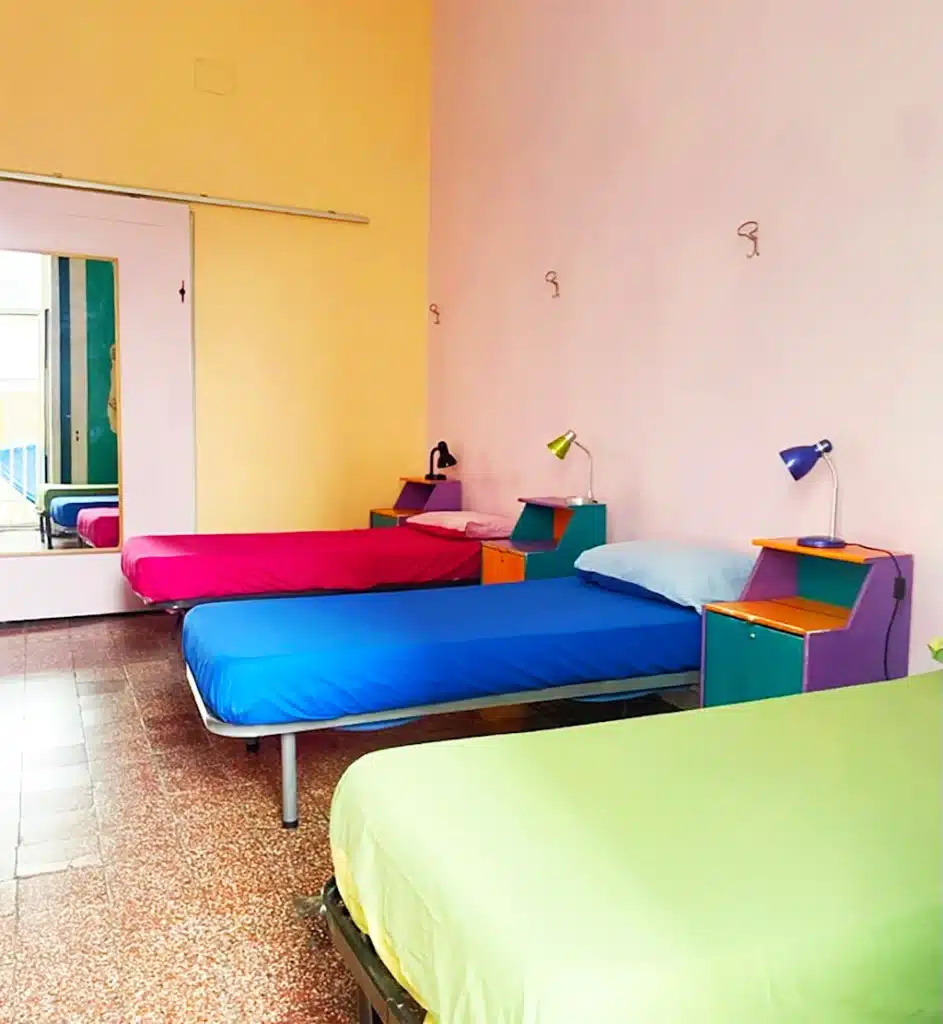 dortoir de l'auberge de jeunesse 6 small rooms à Naples.