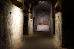 Catacombes San Gaudioso à Naples : Traditions macabres et répugnantes