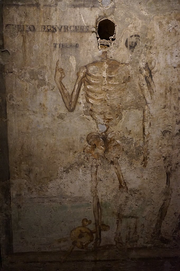 Fresques dans les catacombes San Gaudioso à Naples.