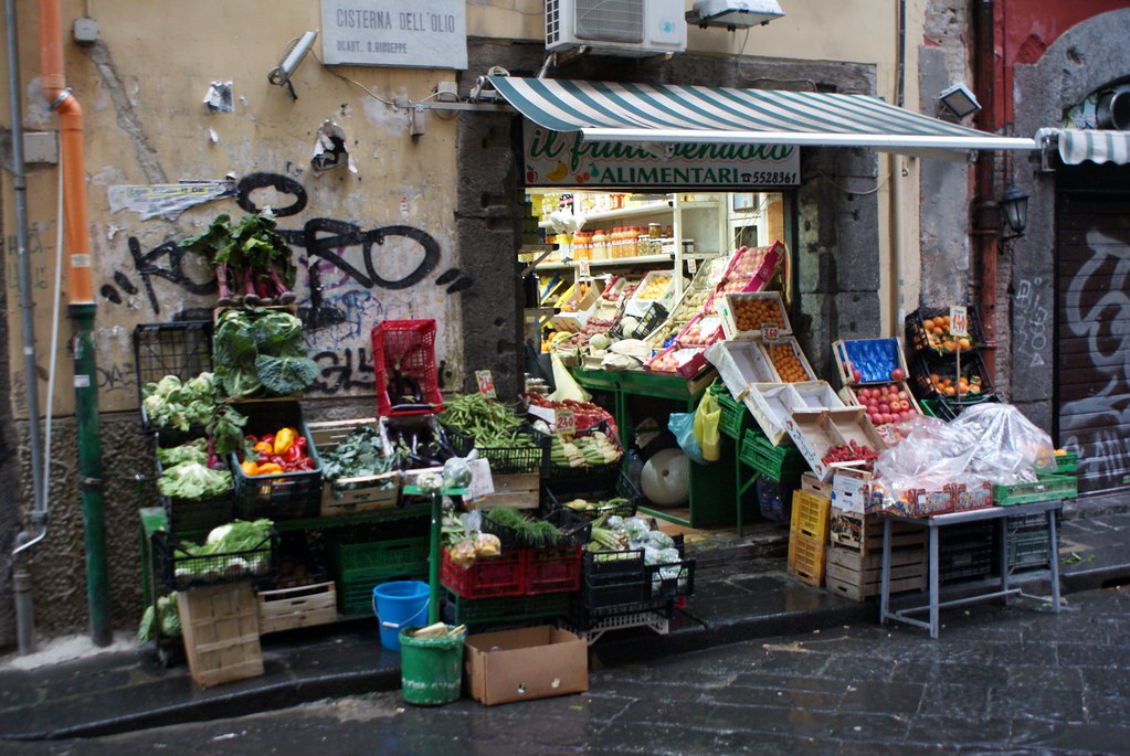 Epicerie dans le centre historique de Naples.
