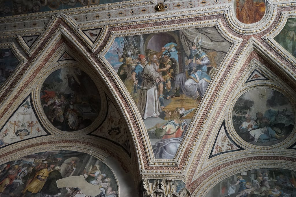 Détails de la chapelle Somma dans l'église San Giovanni a Carbonara à Naples.