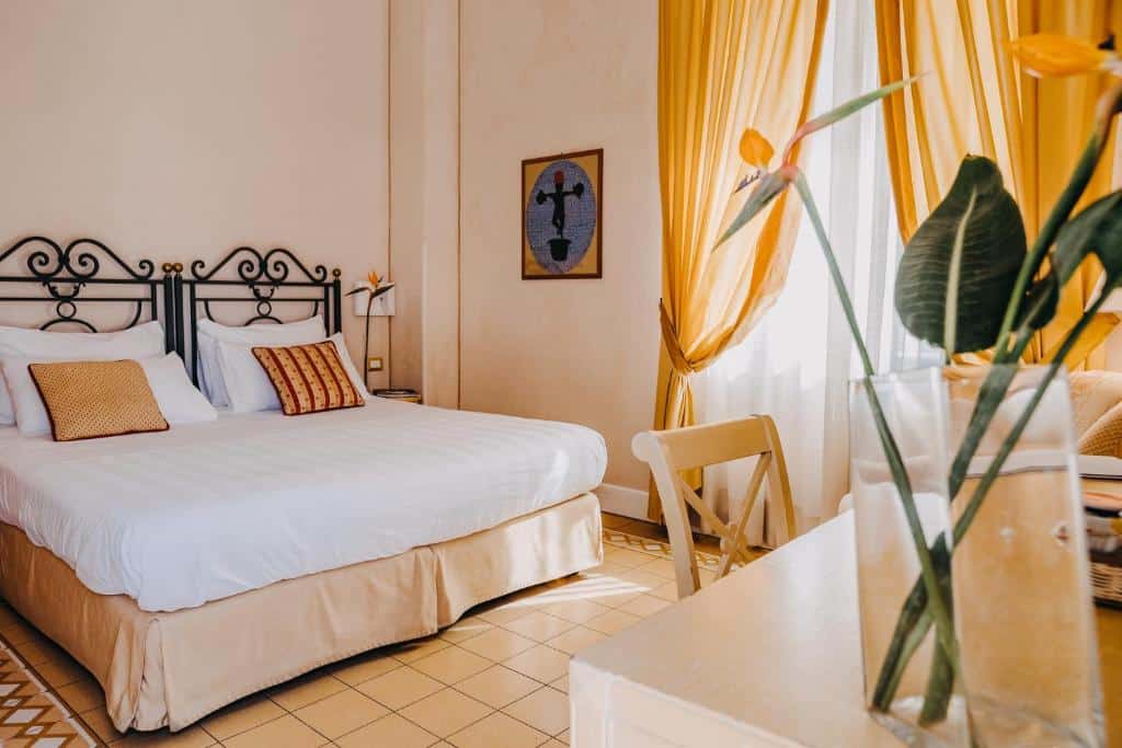 Chambre de l'Hotel Costantinopoli 104 à Naples.