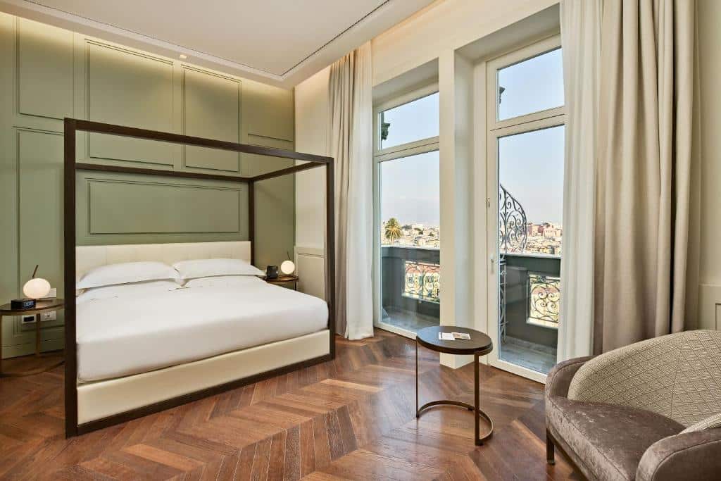 Chambre de l'Hotel de luxe De Bonart à Naples.