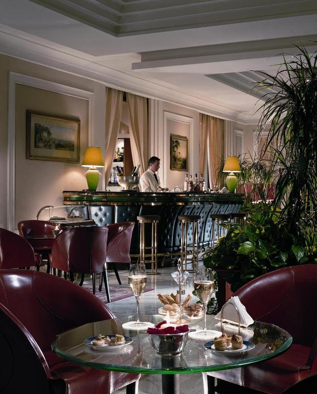 Bar de l'Hotel de luxe Grand Hotel Parker à Naples.