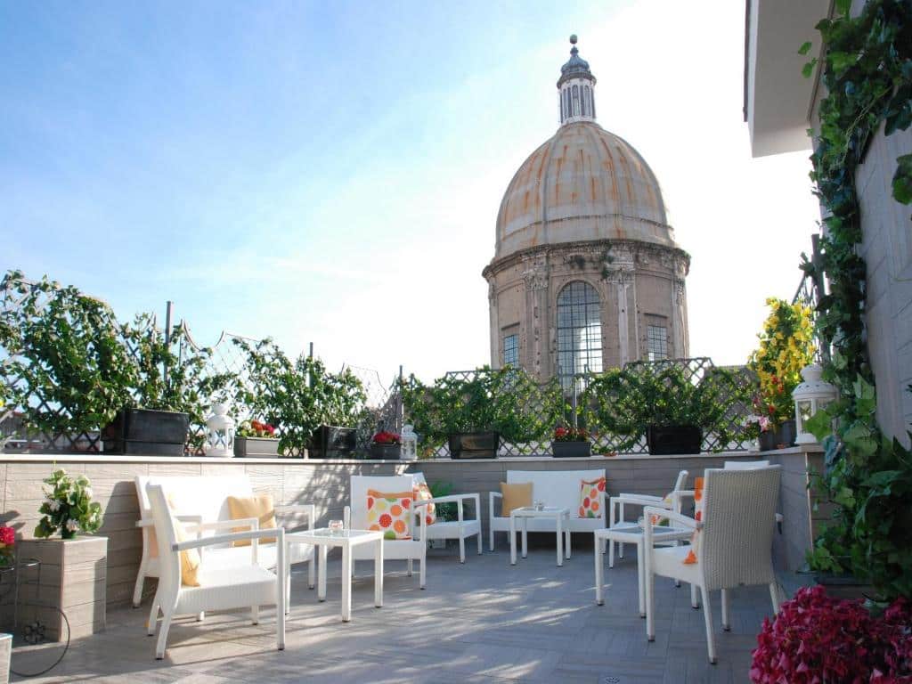 Toit terrasse de l'Hotel San Pietro à Naples.