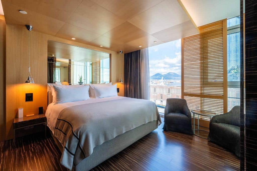 Chambre de l'Hotel ROMEO Napoli à Naples.