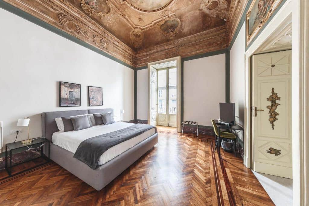 Chambre de l'Hotel Relais Della Porta à Naples.