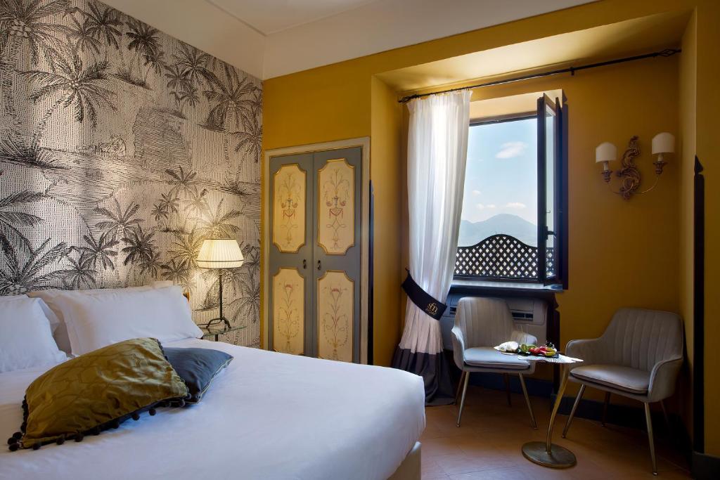 Chambre de l'Hotel San Francesco al Monte à Naples.