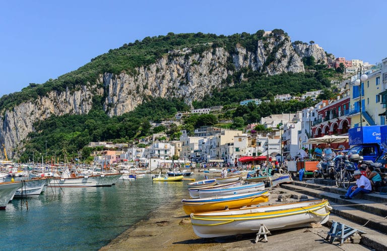 Marina Grande sur l'île de Capri près de Naples - Photo de Norbert Nagel / Wikimedia Commons License: CC BY-SA 3.0
