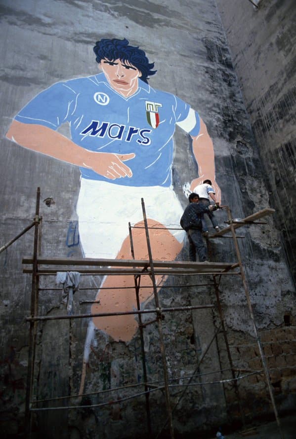 1ere version de la fresque de Maradona par Mario Filardi en 1990.