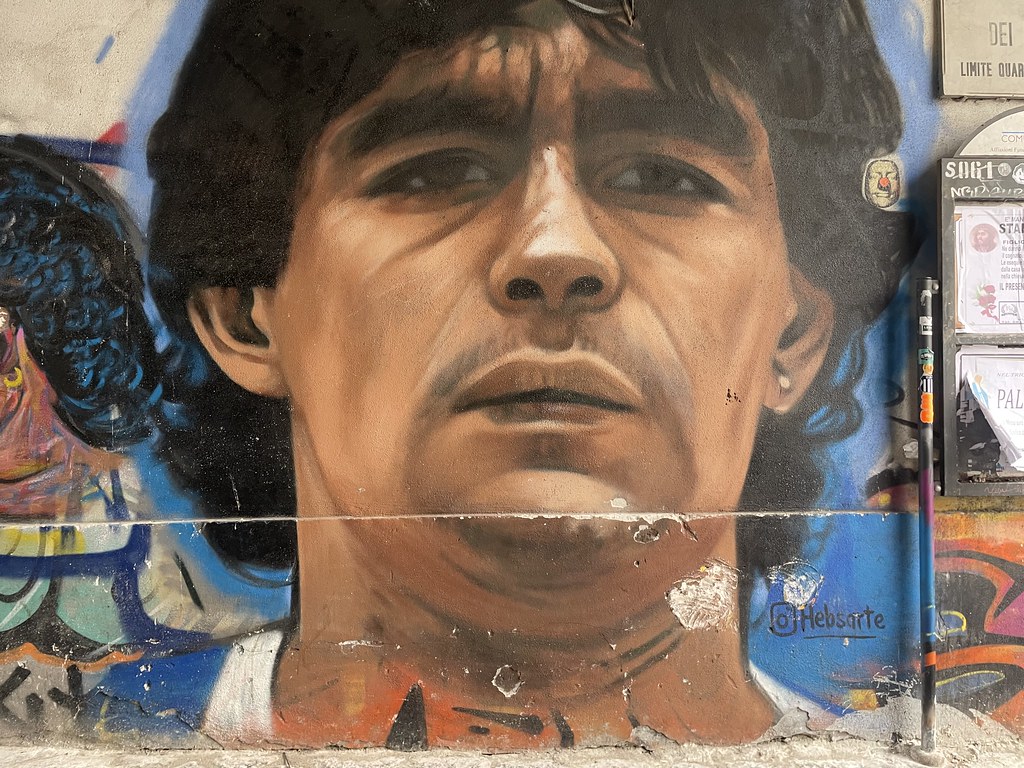 Portrait de Maradona dans une rue à naples.