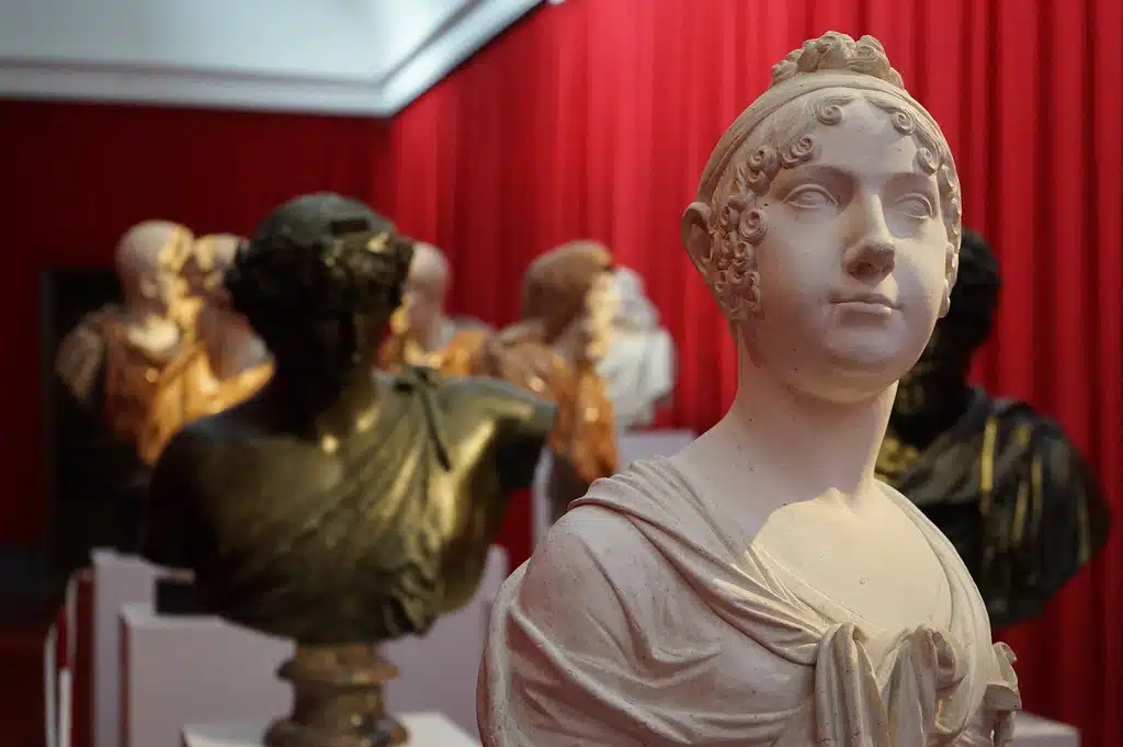 Galerie de bustes au Musée Capodimonte à Naples.