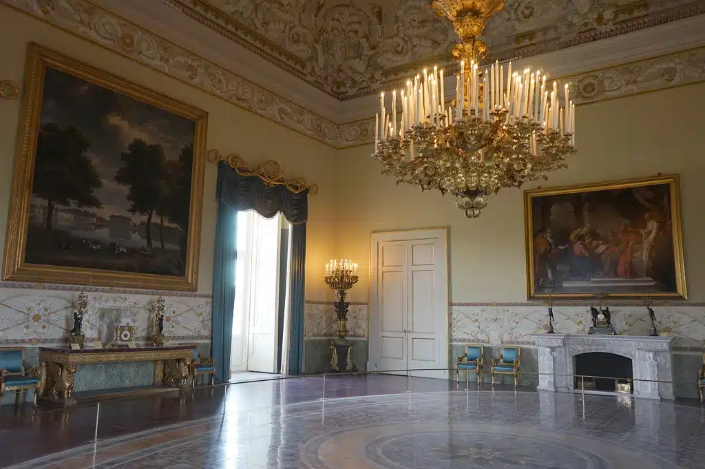 Salle du Palais Capodimonte à Naples.