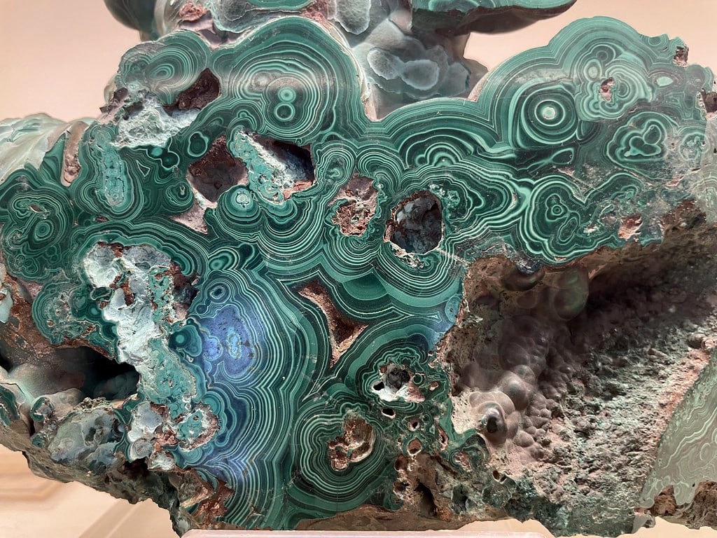 Malachite dans le musée de minéralogie de Naples.