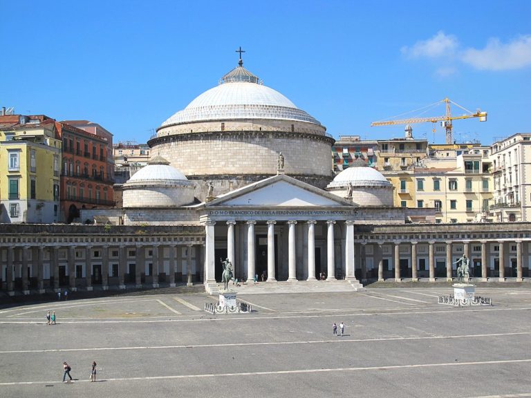 Eglise S.Francesco di Paola sur la Piazza Plebiscito dans le quartier San Ferdinando à Naples - Photo de Pietro Scerrato