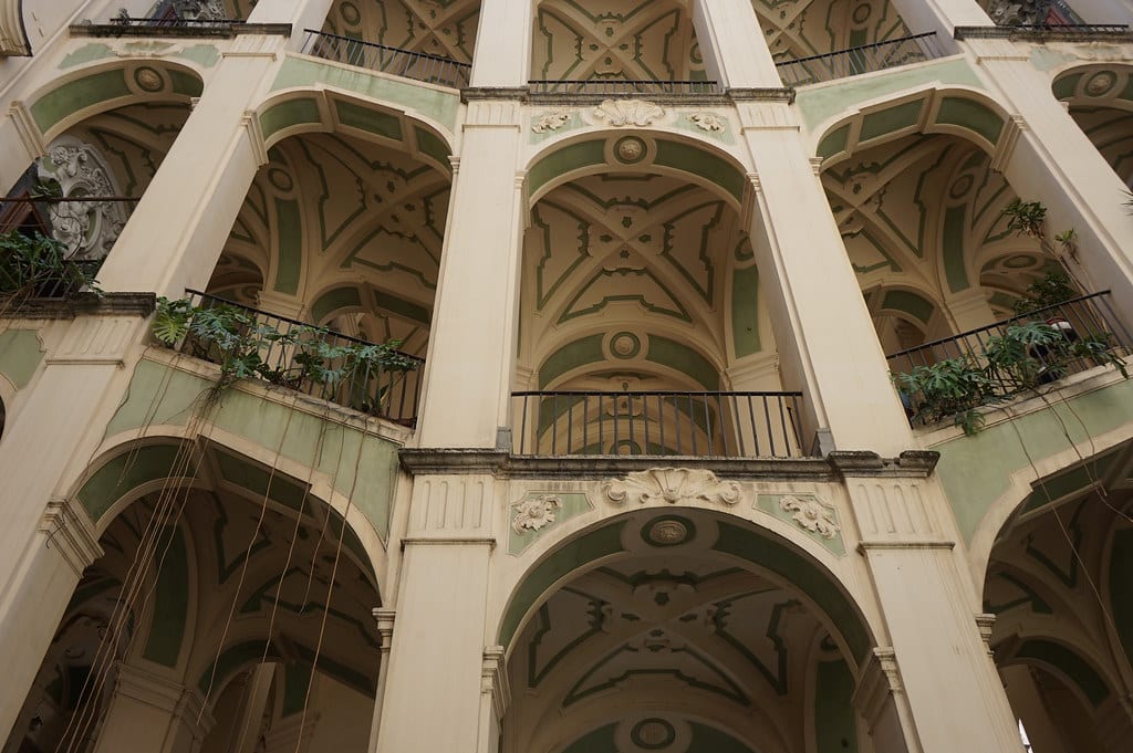 Escalier du Palazzo Sanfelice dans le quartier de la Sanita à Naples.