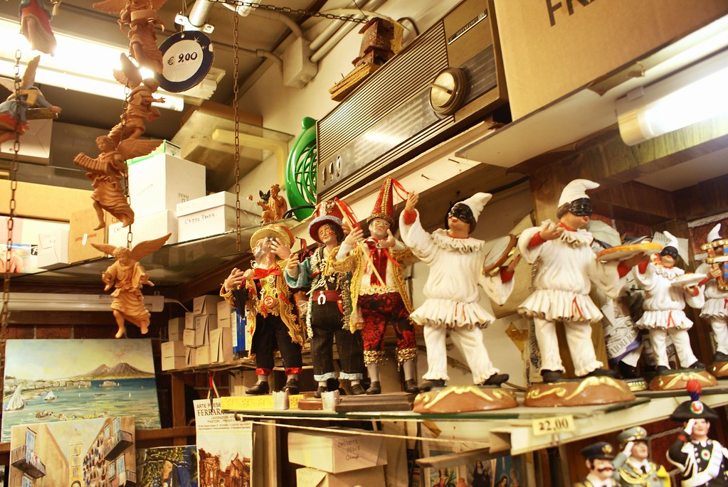 Figurines de crêches napolitaines dans une boutique de Naples.