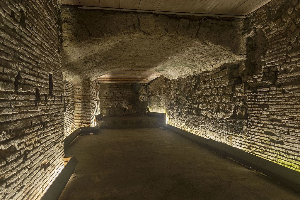 Ancien théâtre antique dans les souterrains de Naples - Photo de Dominik Matus