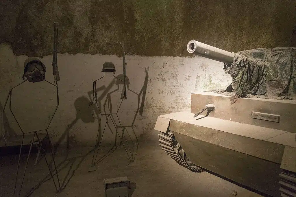 Char dans les souterrains de Naples - Photo de Dominik Matus