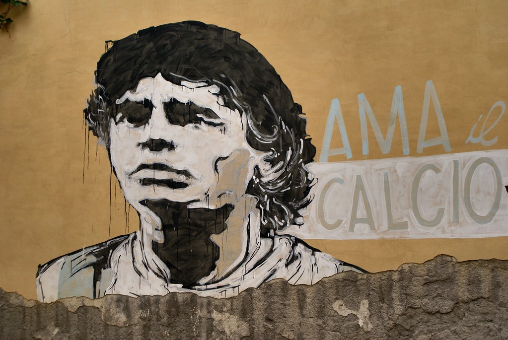 Street art à Naples : Portrait de Maradona.