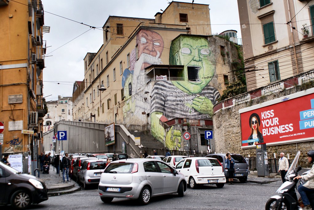 Street art à Naples : Oeuvre de BLU au Centre culturel et social dans l'ancien hôpital psychiatrique Ex OPG Occupato à Materdei, Naples.