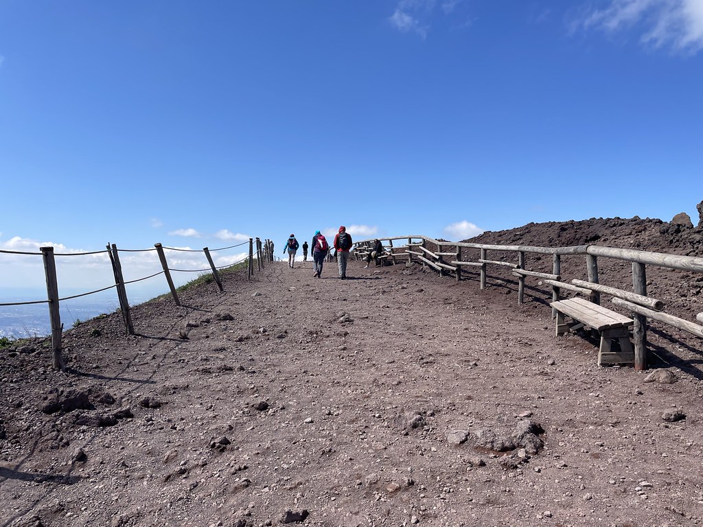 Sentier lunaire au-dessus du cratère du Vésuve.