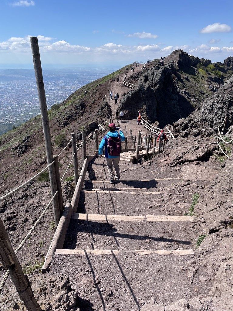 Sentier autour du cratère du Vésuve à Naples.