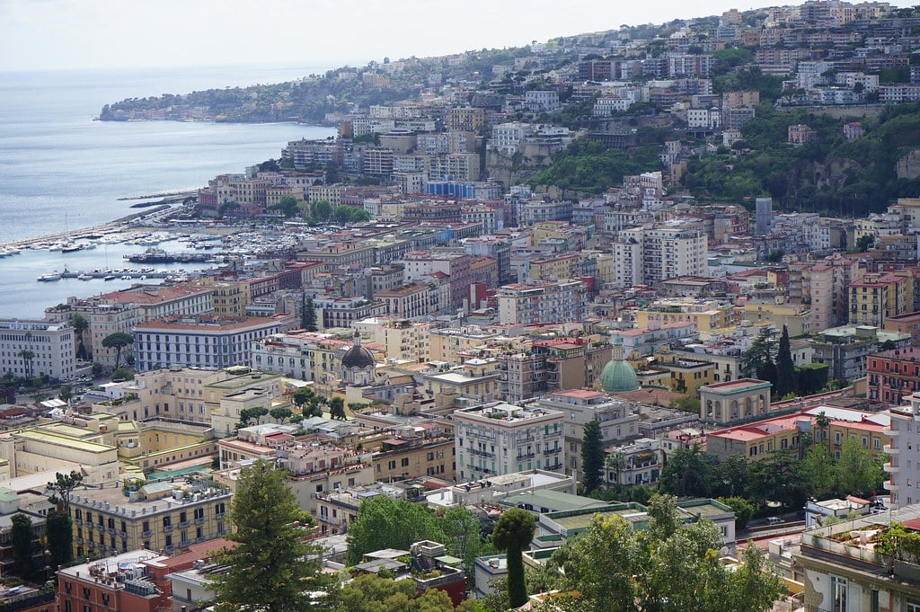 Vue sur le quartier de Mergellina depuis la Villa Floridiana à Naples.