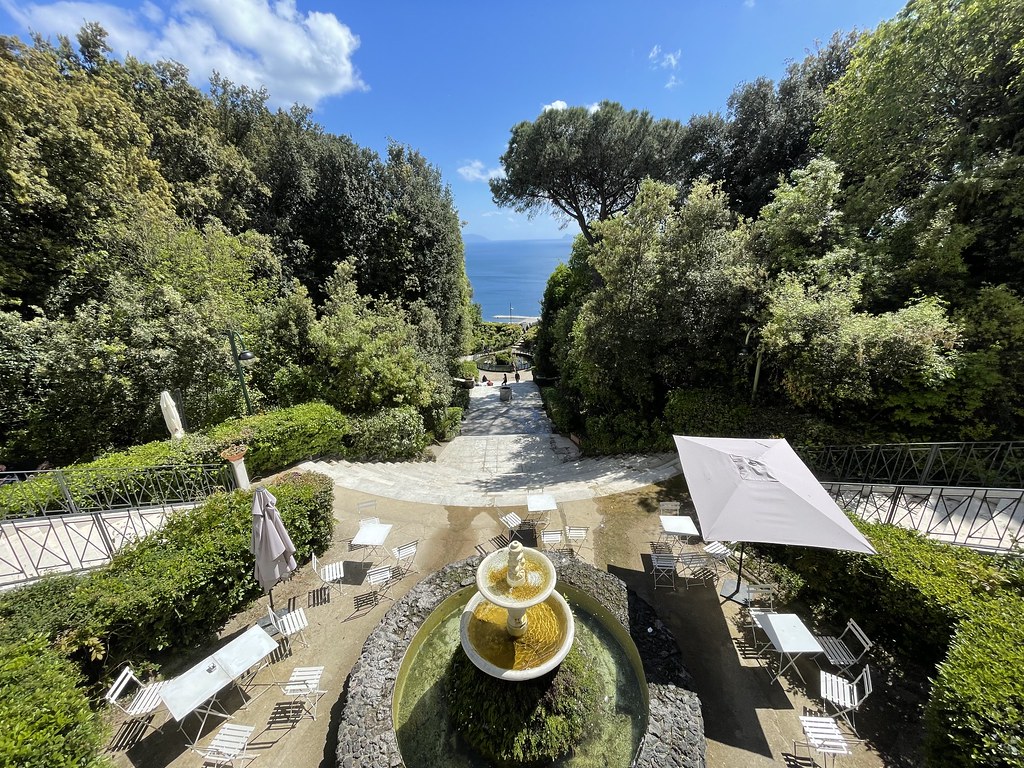 Vue depuis le café de la Villa Floridiana à Naples.