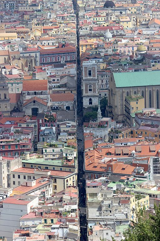 Vue depuis le Vomero sur le Vieux Naples et Spaccanapoli - Photo de Miguel Hermoso Cuesta