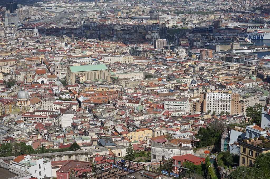 Vue sur la Vieille Ville de Naples depuis le Chateau de Sant'Elmo à Naples.