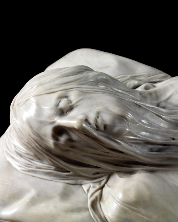 Détails du visage de Jésus voilé dans la chapelle Sansevero à Naples – Photo de David Sivyer