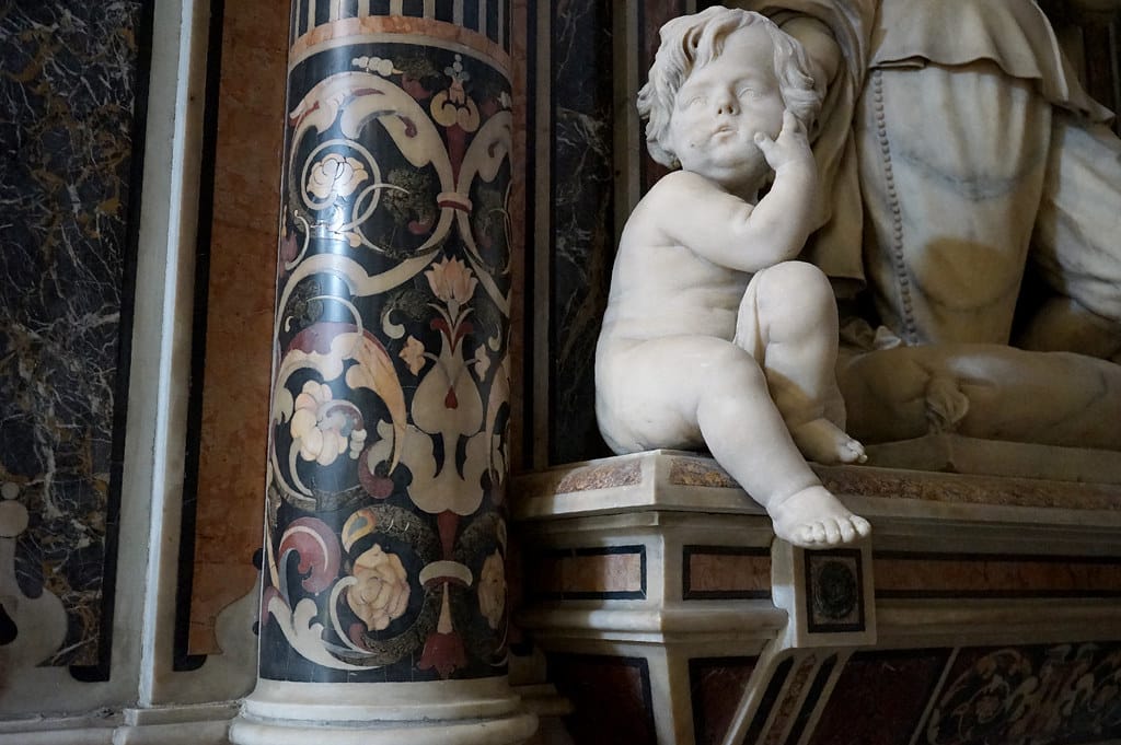 Chérubin dans l'église Santa Maria La Nova à Naples.