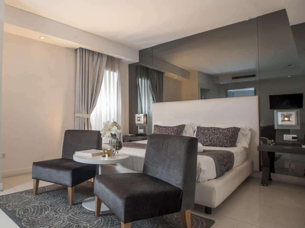 Chambre de l'Hotel San Pietro à Naples.