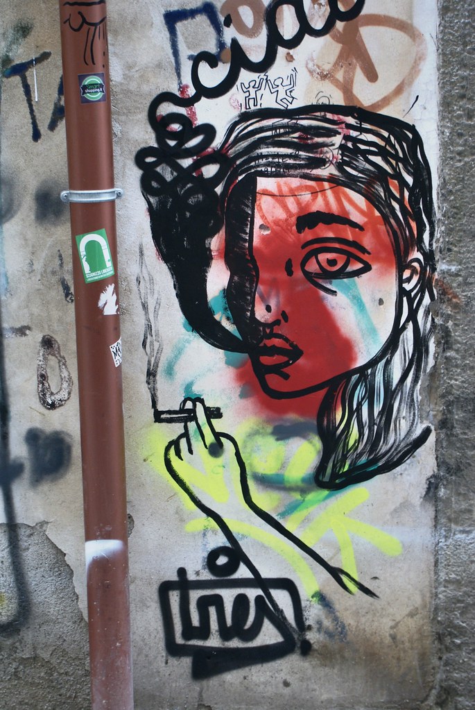 Street art à Naples : Femme à la cigarette.