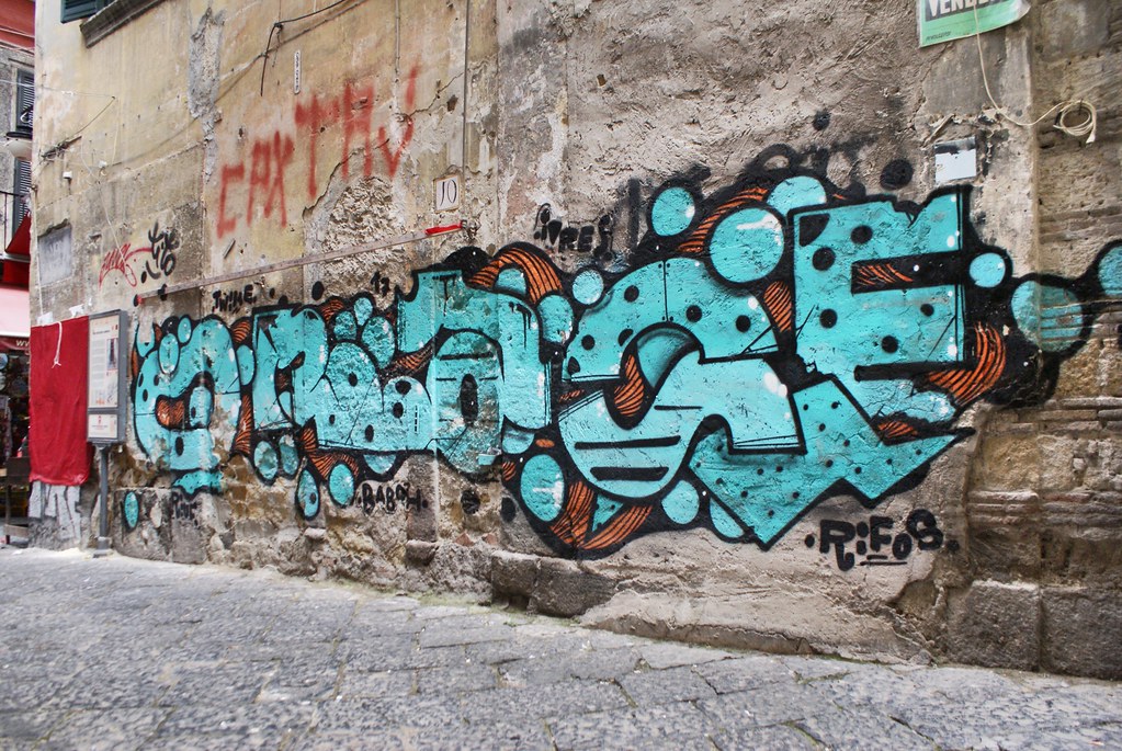 Street art à Naples : Graffiti old school.