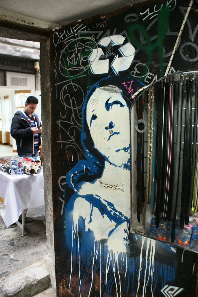 Street art à Naples : Madone et recyclage ?