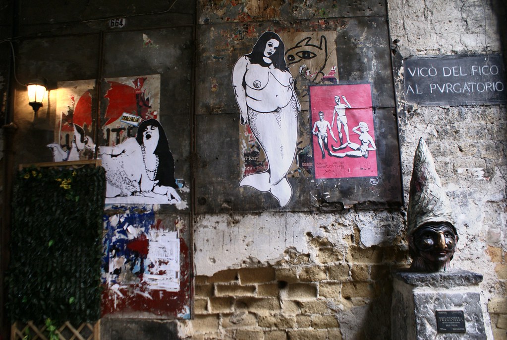 Street art à Naples : les sirènes.