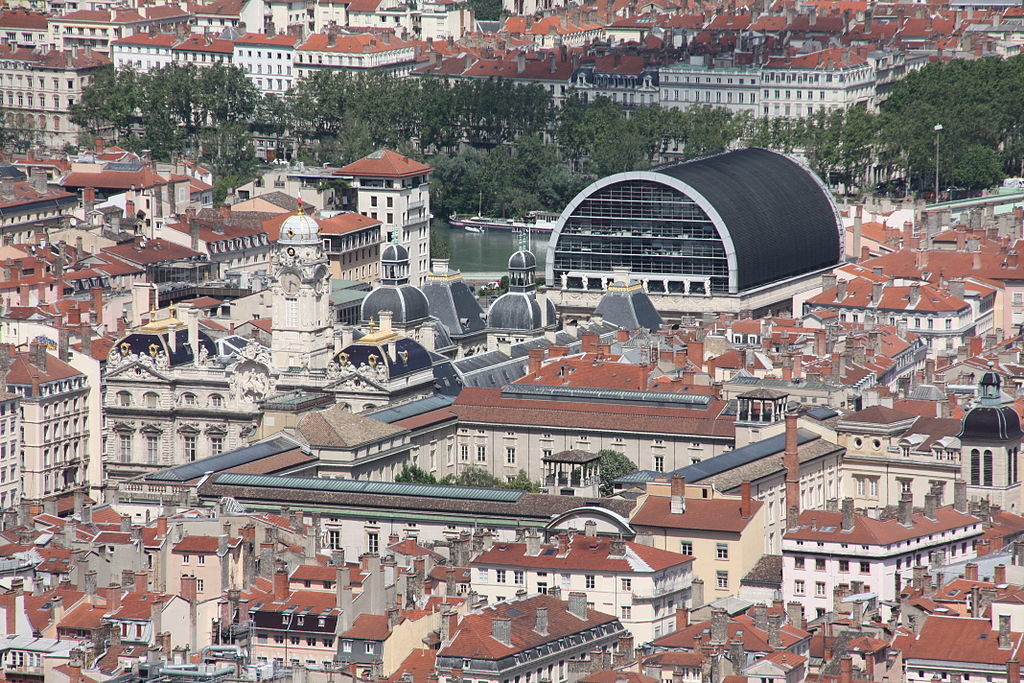 Toits de l'Opera de Lyon depuis les toits de la Basilique Notre Dame de Fourvière - Photo d'Otourly