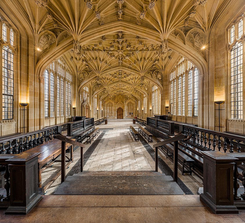 Divinity School dans la bibliothèque bodléienne, officiellement bibliothèque de Bodley. Photo by DAVID ILIFF. License: CC-BY-SA 3.0