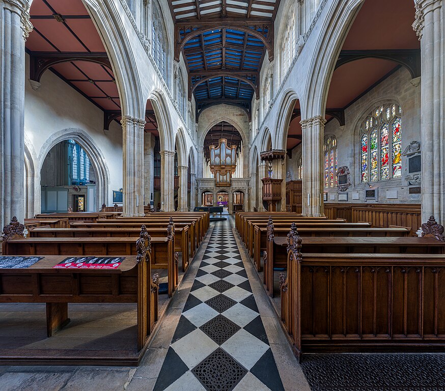 Intérieur de l’église St Mary’s Church. Photo by DAVID ILIFF. License: CC-BY-SA 3.0