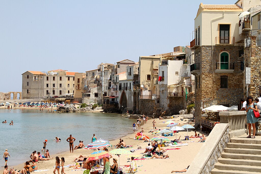 Plage de Cefalu à 1h de Palerme. Photo de Carlo Pelagalli