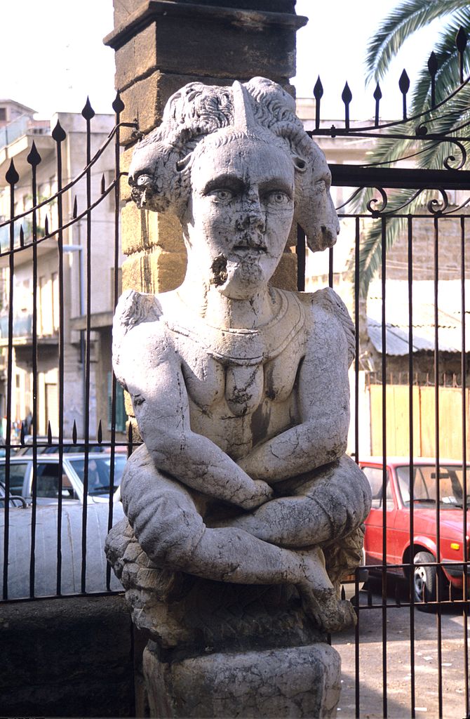 Sculpture à la Villa Palagonia à Bagheria - Photo de Jean-Pierre Bazard - Licence ccby 3.0, 2.5, 2.0, 1.0