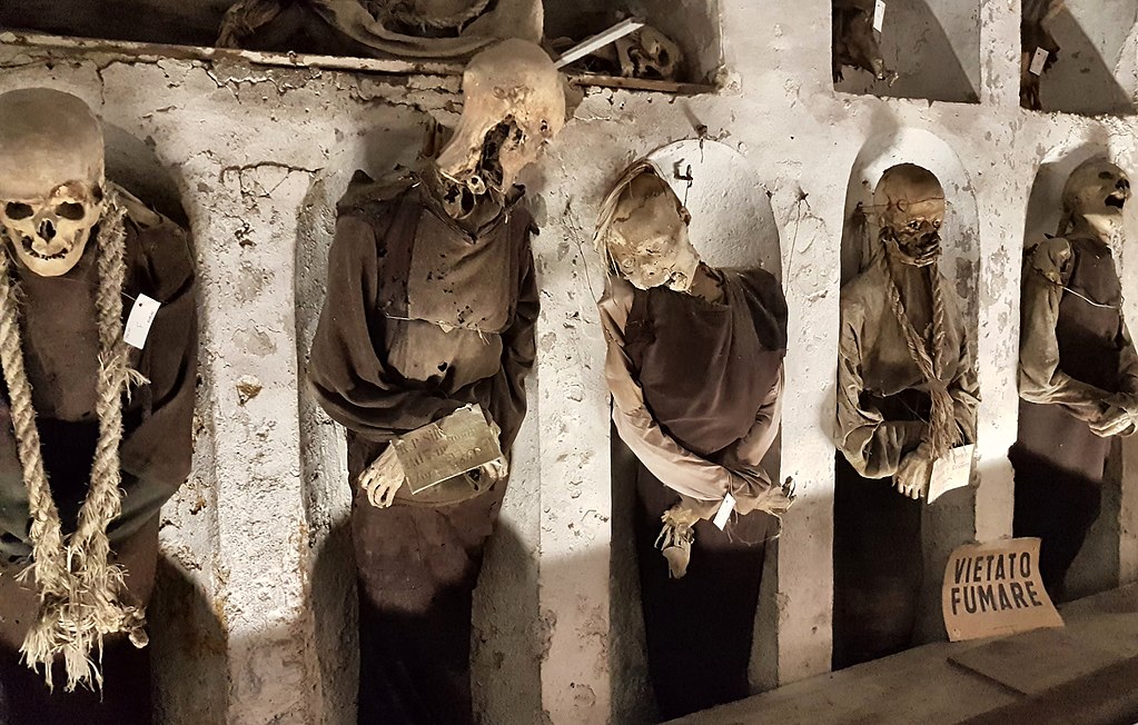 Squelettes zombies dans les catacombes des Capucins à Palerme - Photo de Rolf Dietrich Brecher