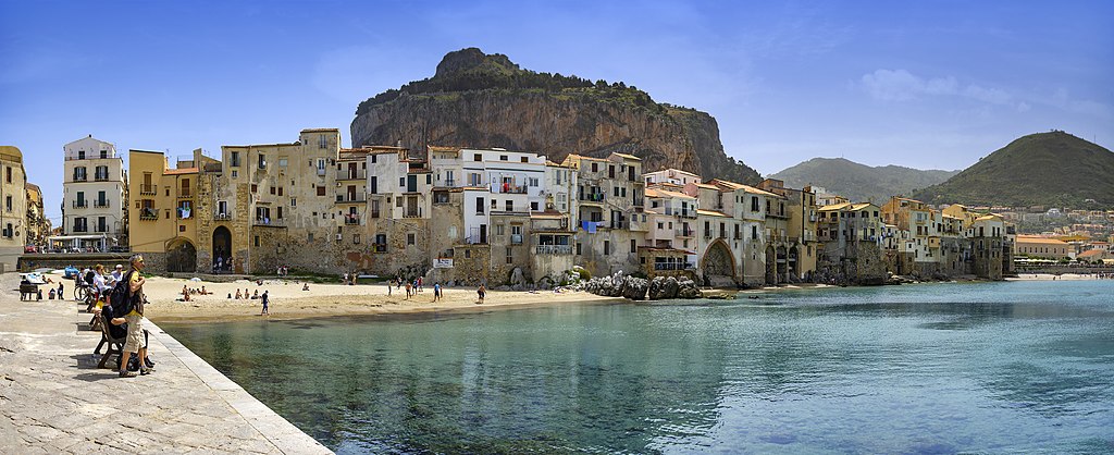 Vue sur Cefalu près de Palerme - Photo de David Pomfret - Licence ccbysa 2.0