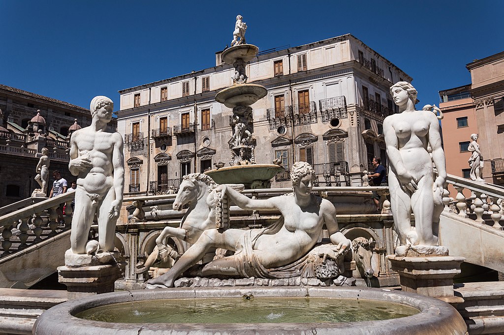 Visiter le vieux Palerme, ici la fontaine Pretoria - Photo de Carmela Rita