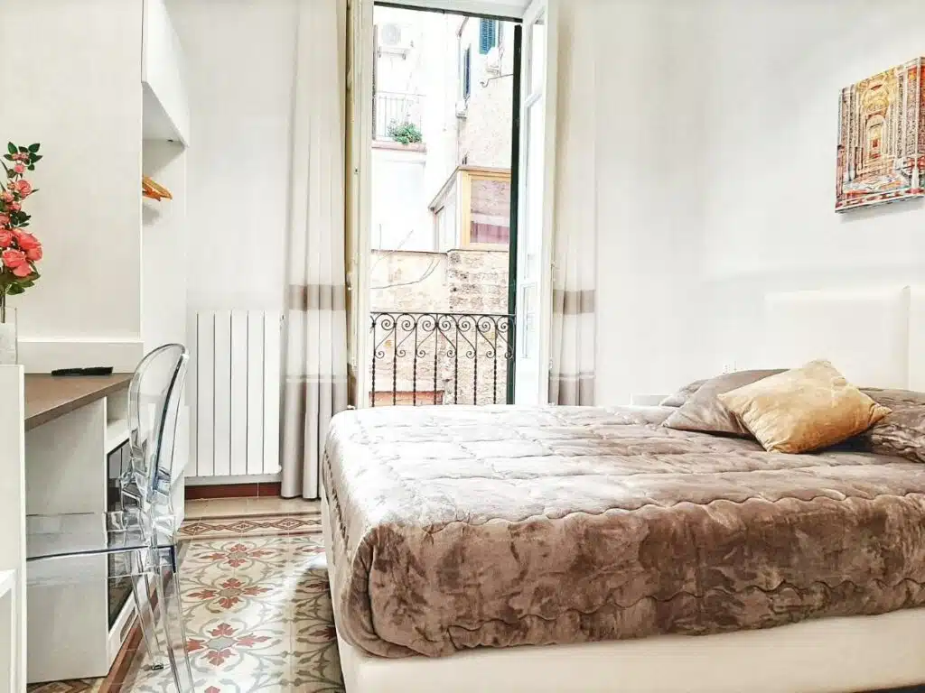 Chambre de l'hotel Ai Quartieri à Palerme.