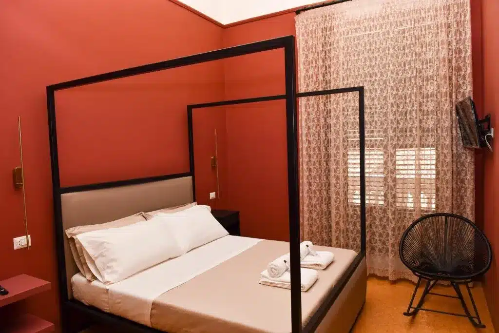 Chambre de l'hotel Mamamia Teatro Biondo à Palerme.